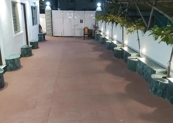Hotel Sea Crown Near Jagannath Temple