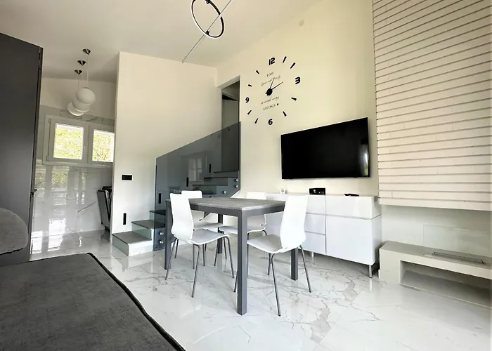 Quiet Villa With Private Garden And Bbq