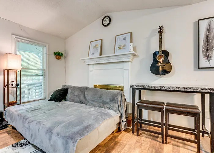 Easy I-20 Access To Atl: Suburban Retreat W/ Yard