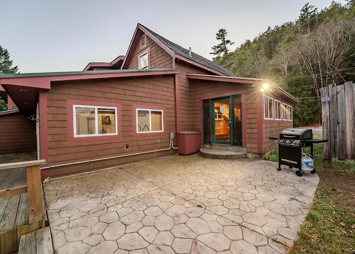 10 Min To Loon-Hottub-Pet Friendly-Ev Charger