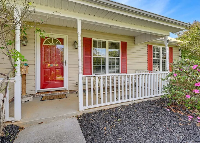 Wine & Bbq Trail Fun: Home W/ Hot Tub In Lexington