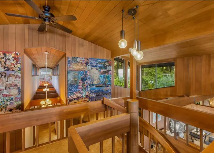 Poulsbo Waterfront Lodge With Game Room Library