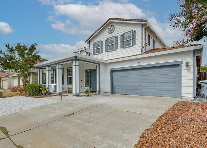 7 Mi To Lake Yosemite: Family Home W/ Fenced Yard