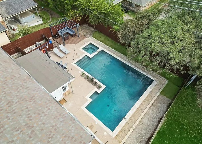 5Br W Backyard Paradise Pool Cinema Games