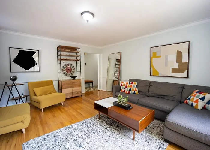 3Bedroom Apt With Balcony & Free Street Parking