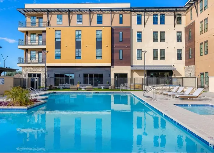 Landing Apartments - Solace At Ballpark Village