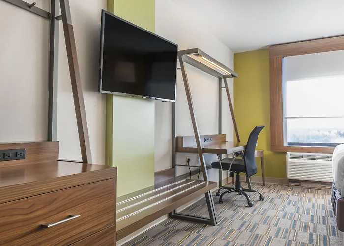 Holiday Inn Express & Suites Clarion By Ihg