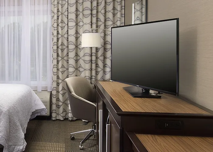 Hampton Inn & Suites Falls Church