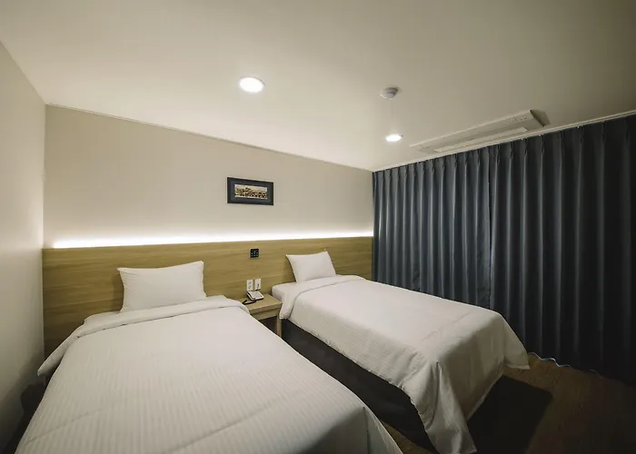 Harbor Hotel