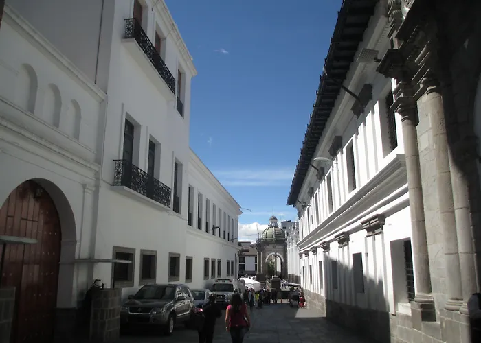 Hotel + Arte
