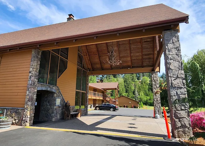Cowlitz River Lodge