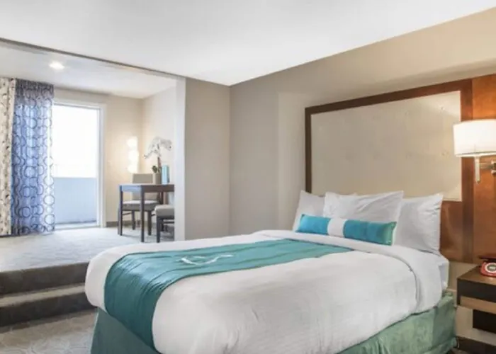Aqua Blue Hotel