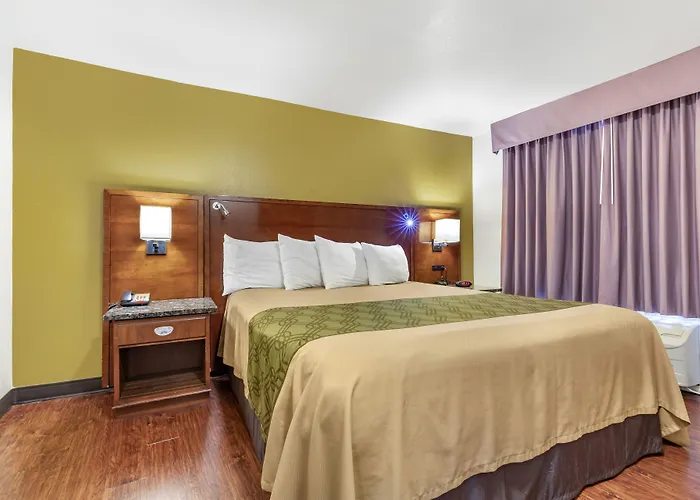Rose City Inn & Suites