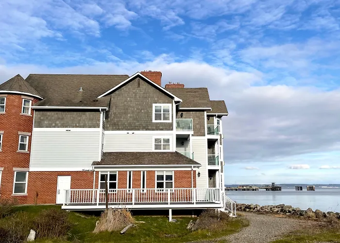 Tides Inn & Suites