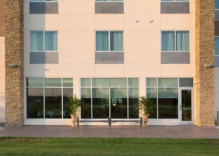 Holiday Inn Express & Suites Lincoln I - 80 By Ihg