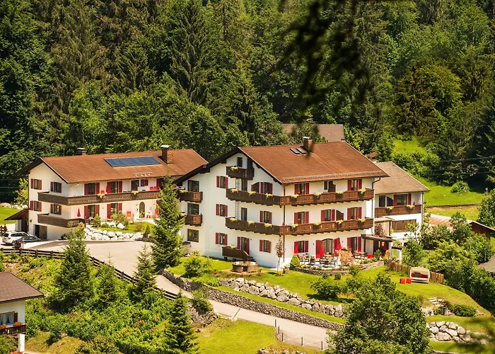 Bayern Resort Hotel - Adults Only - Mit Zugspitzblick - Eibsee-Naehe - Wellnessbereich - Naturpool Im Sommer