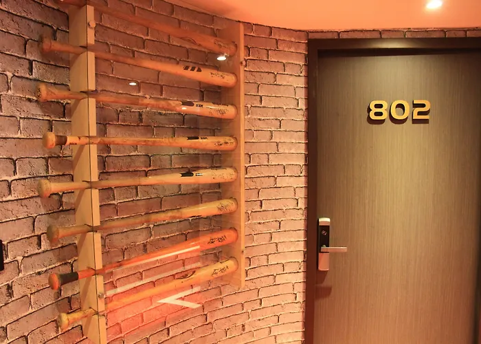 La Hotel-Baseball Theme Hall