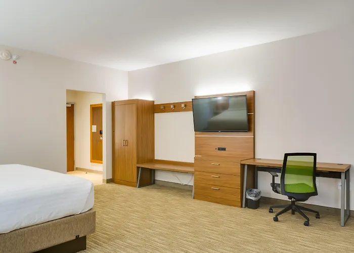 Holiday Inn Express & Suites Russellville By Ihg