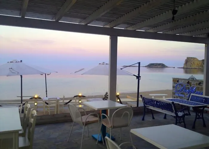 Delfini Beach Hotel&Suites