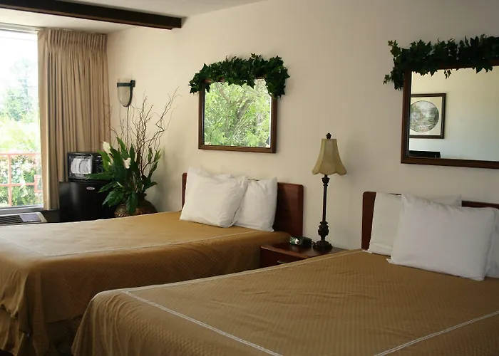 Passion Play Road Inn - Formerly Statue Road Inn