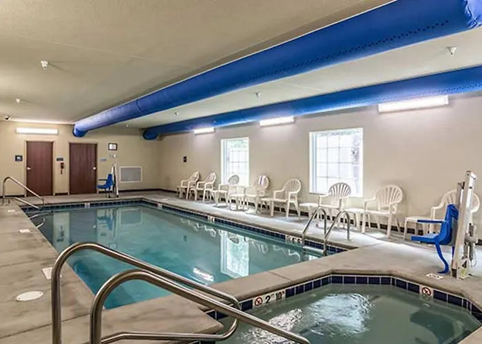 Cobblestone Hotel & Suites - Erie