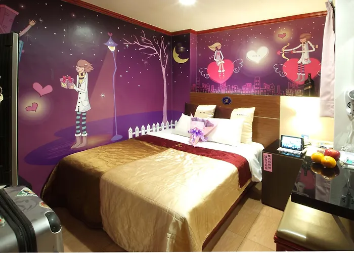 Golden Swallow Hotel
