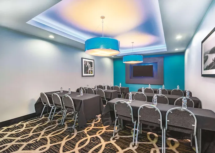 La Quinta Inn & Suites By Wyndham Cleveland Near Lee Univ
