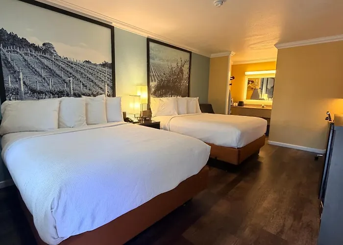 The Orchard Hotel Ukiah Wine Country Free Breakfast, Pool, & Hot Tub