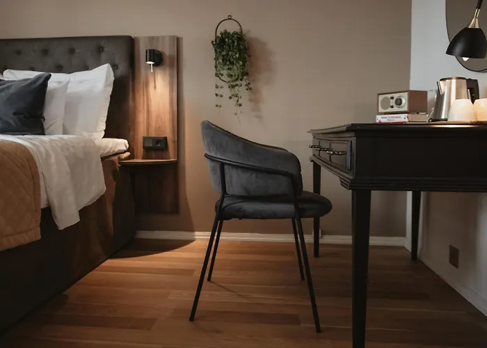 Home Hotel Cardinal