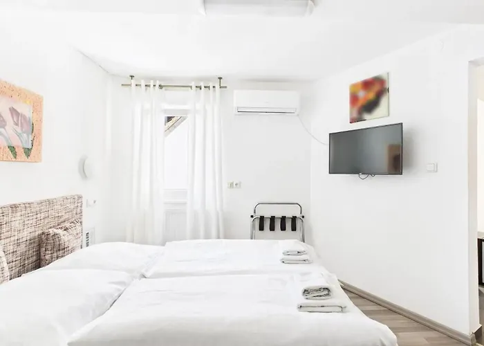 City Hotel