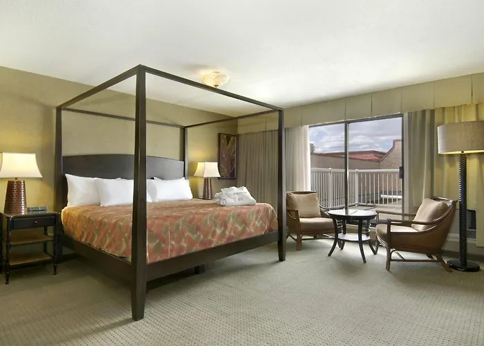 Ramada By Wyndham Kelowna Hotel & Conference Center- Pool, Hot Tub, And Restaurant