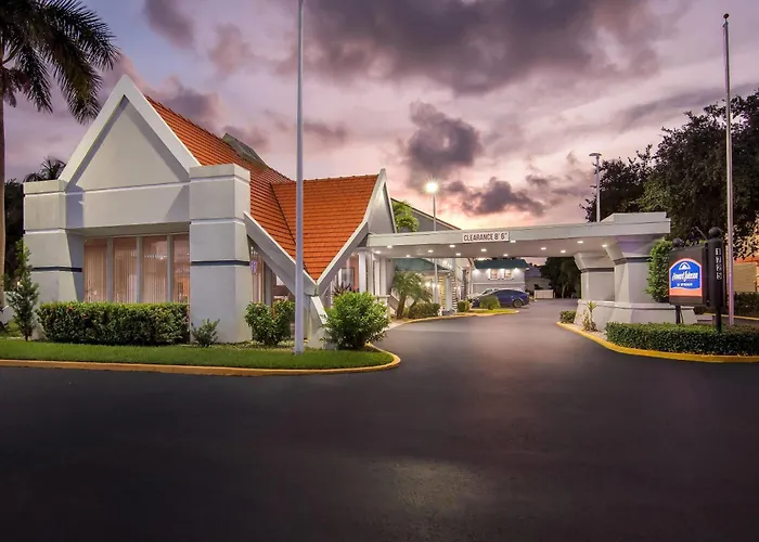 Howard Johnson By Wyndham Vero Beach / Downtown