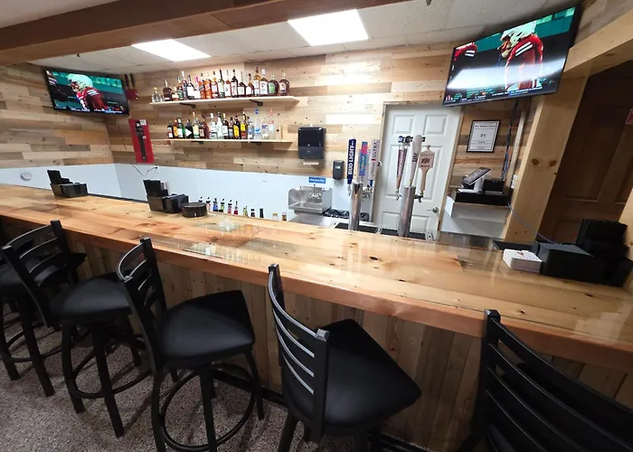 Katahdin Inn & Suites