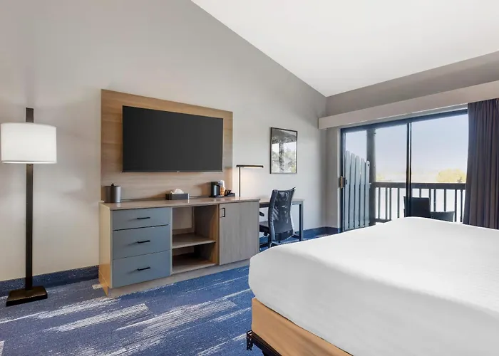 Edgewater Inn And Suites, An Ascend Collection Hotel