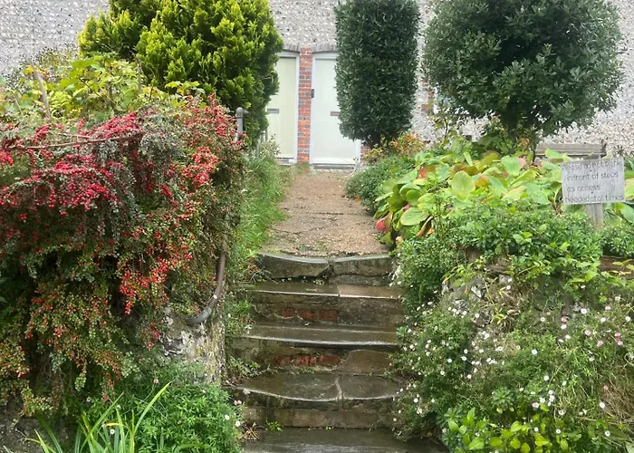 Cosy Flint Cottage