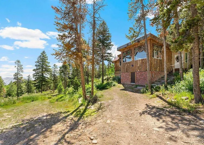 The Tyrolean Cabin. Panoramic Views. Hot Tub.