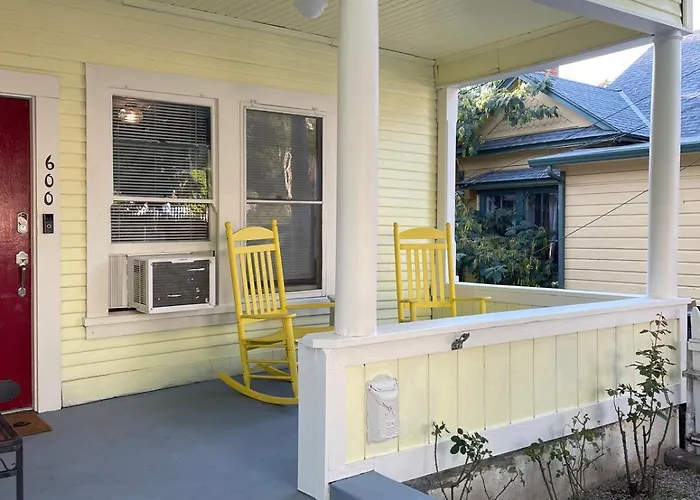 Downtown Updated Craftsman, Pet Friendly