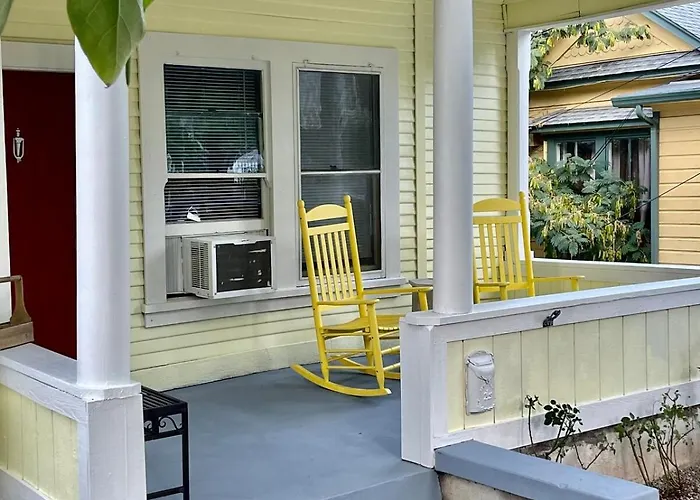 Downtown Updated Craftsman, Pet Friendly