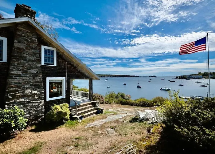 Quiet Oceanfront Cottage With Dock