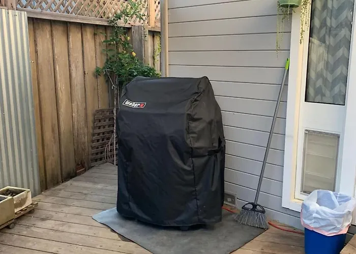 2 Bedroom Bungalow With Hot Tub