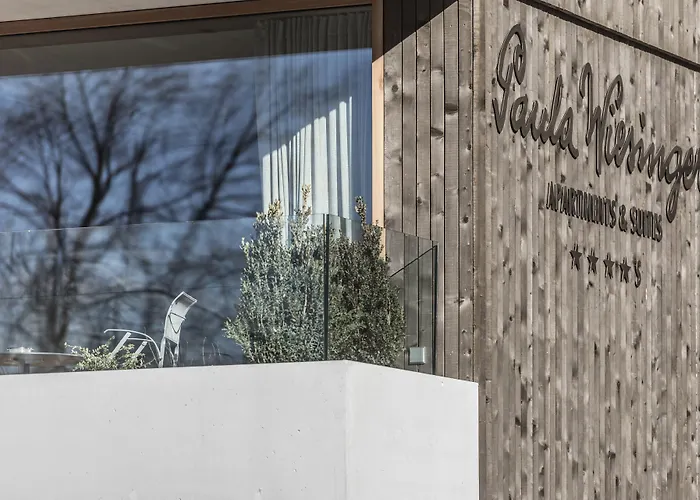La Paula Apartments & Suites