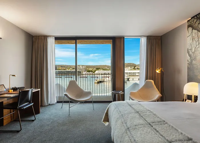 Macq 01 Hotel