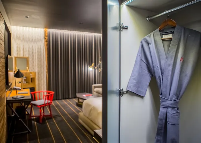 The George, By Valencia Hotel Collection