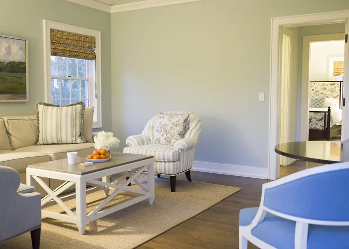 The Quogue Club