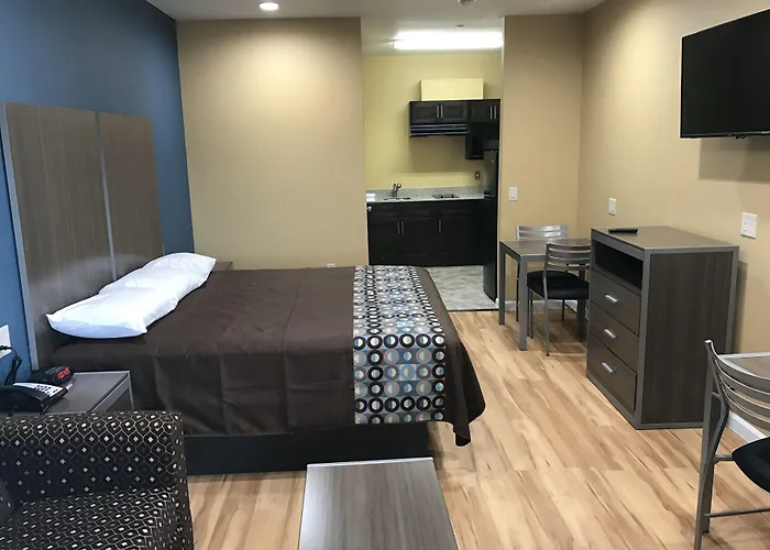 Deluxe Inn & Suites - Baytown