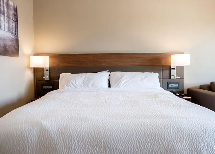 Ac Hotel By Marriott Cincinnati At The Banks