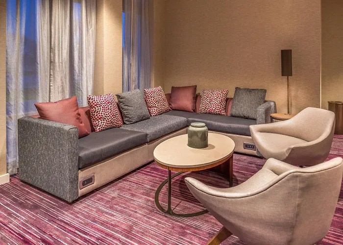 Courtyard By Marriott Detroit Farmington