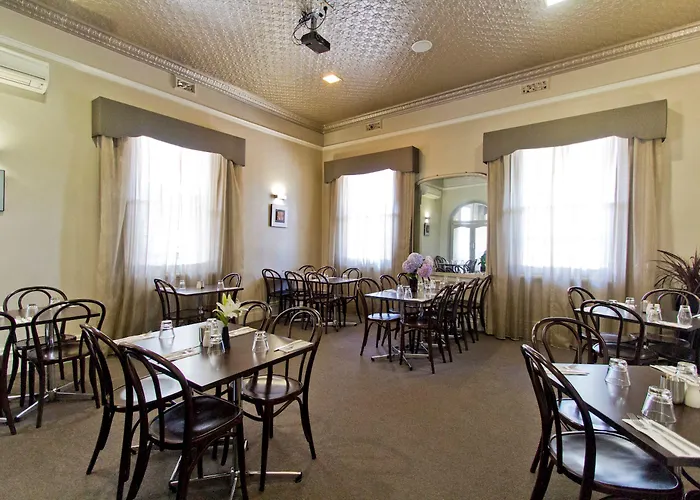Deloraine Hotel