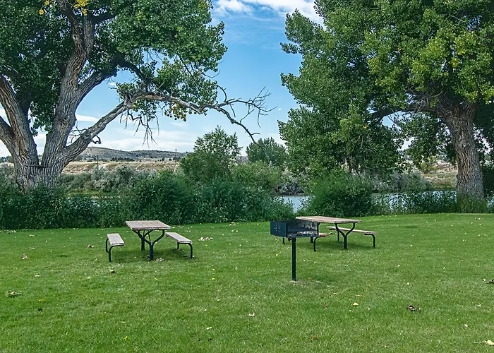 Cobblestone Inn & Suites - Guernsey