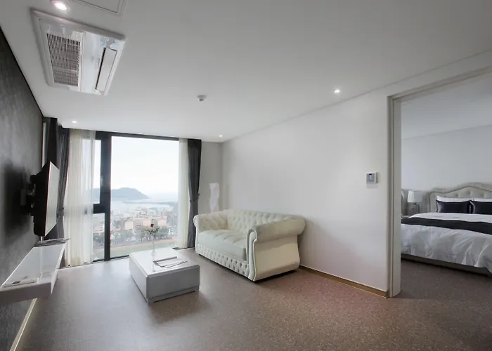 Eins Hotel